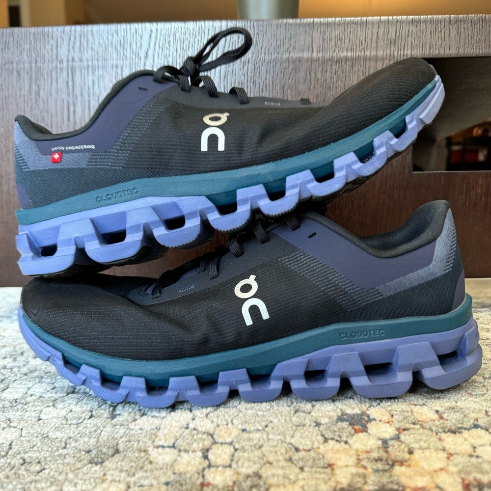 LIKE NEW On Running Cloudflow 4 Black/Storm Men’s Size 11